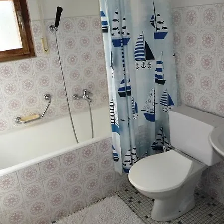 L'oreuse 2 Apartment